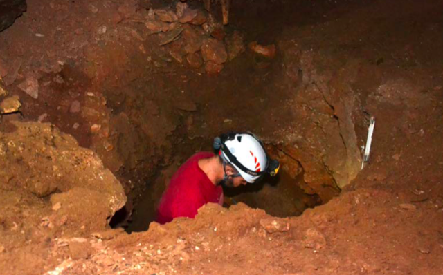 iecmadifusio's tweet photo. EL POBLE NOU DE BENITATXELL. La Cova del Moro i les destrosses patides arran dels saquejos, les excavacions clandestines i el desenvolupament urbanístic.
#MarinaAlta #Prehistòria #PaleolíticSuperior #MediterràniaIbèrica #CovadelMoro #Benitatxell #PYRENAE
https://t.co/D4BcaWxo94 https://t.co/sSe0xMCRtR