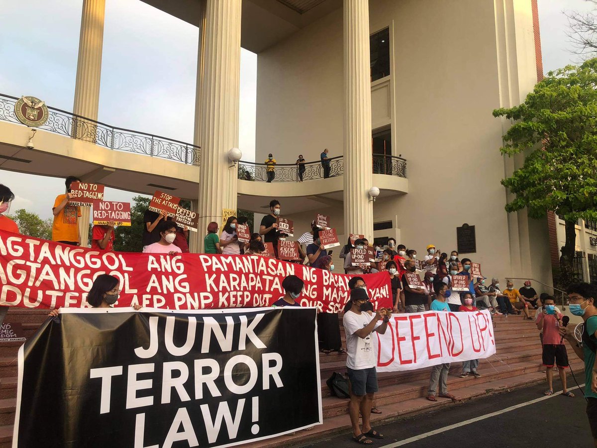 abnovaliches's tweet photo. NGAYON: Kasalukuyang nagsasagawa ng Quick Response Mobilization sa Quezon Hall, UPD ang mga progresibong kabataan kasama ang mga panawagan sa kalayaan pang-akademya at mga demokratikong karapatan sa Unibersidad,

#DefendUP
#DefendAcademicFreedom

(1/2) https://t.co/CVECpdxXTy