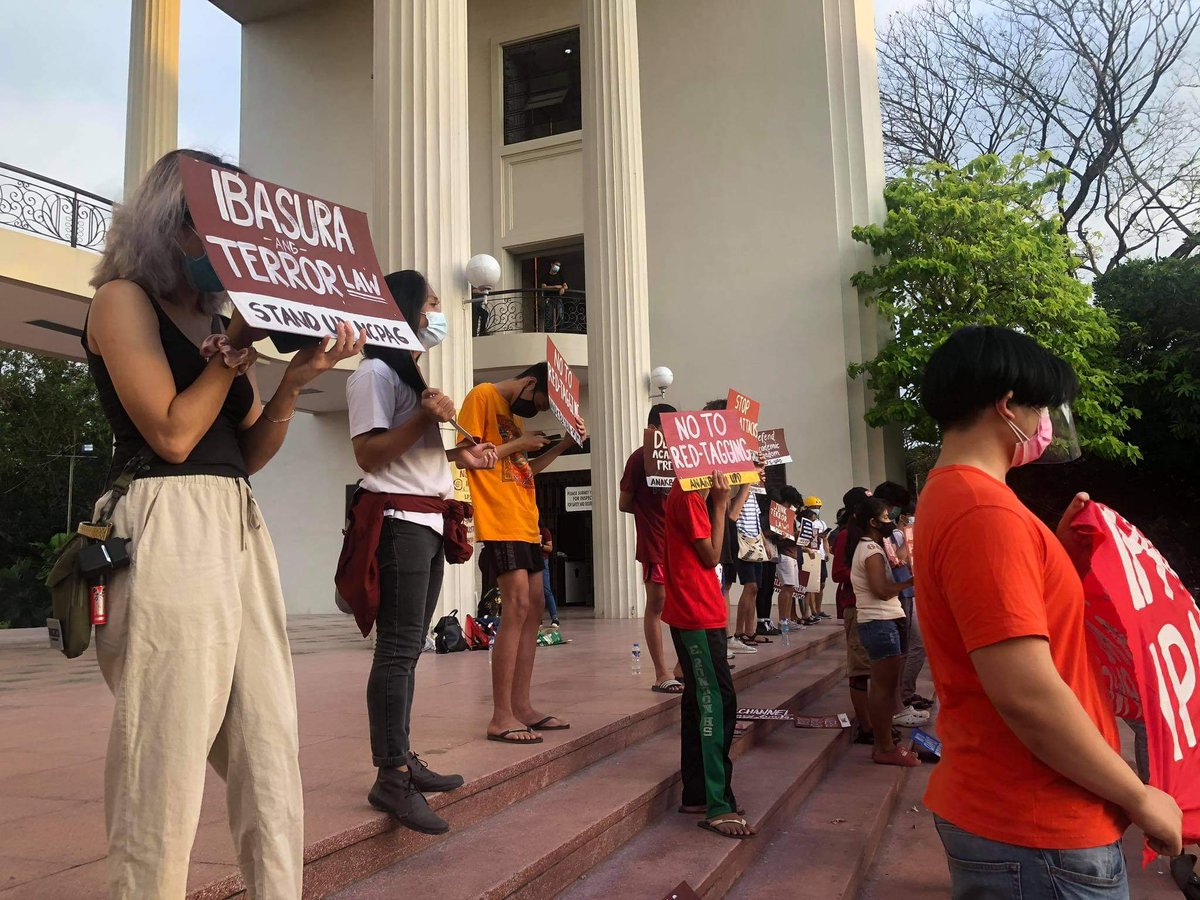 abnovaliches's tweet photo. NGAYON: Kasalukuyang nagsasagawa ng Quick Response Mobilization sa Quezon Hall, UPD ang mga progresibong kabataan kasama ang mga panawagan sa kalayaan pang-akademya at mga demokratikong karapatan sa Unibersidad,

#DefendUP
#DefendAcademicFreedom

(1/2) https://t.co/CVECpdxXTy