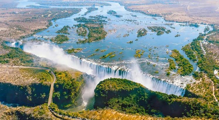 ApexNewsZim's tweet image. The Victoria Falls ❤❤