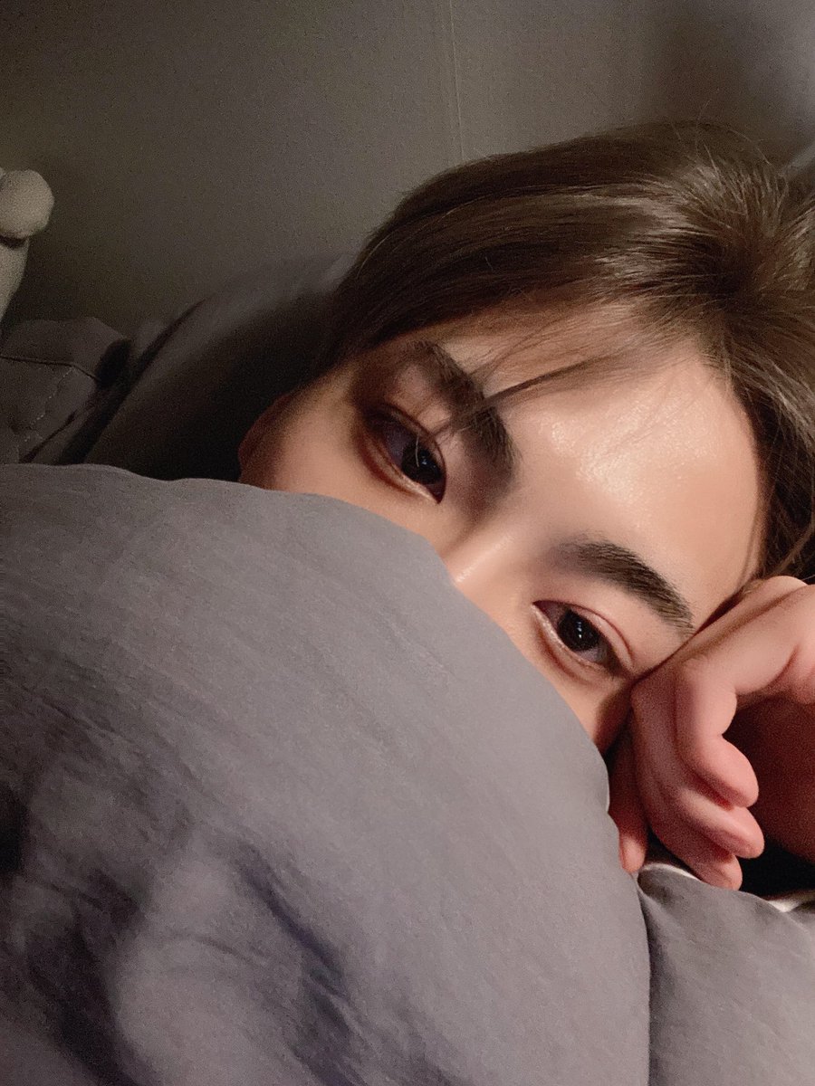 hwavly's tweet photo. SEONGHWA SENT BED SELFIES GOOD BYE https://t.co/4GaQJ2xgKD