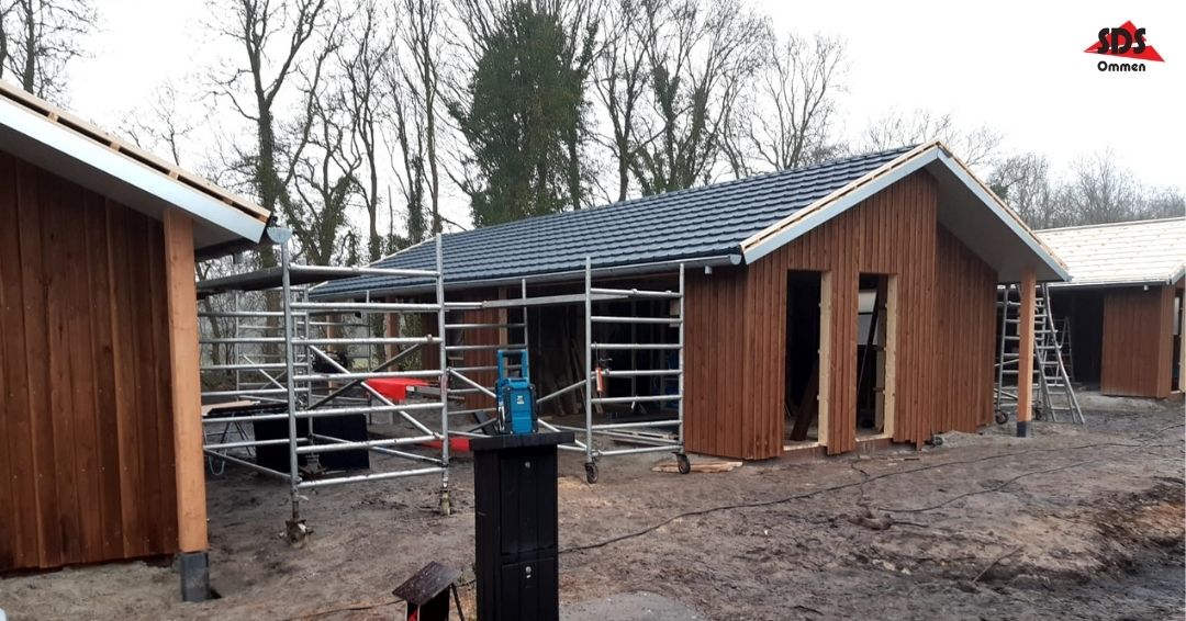 Eerste daken in Nederland met het Ruukki Frigge modulaire daksysteem!💪

Wij hebben voor 10 nieuwe vakantie lodges van Recreatiepark De Wite Burch, het Ruukki Frigge daksysteem geleverd.🏡

#sdsommen #Ruukki #modulair #Recreatiepark
#dakpanelementen #staal #nieuwbouwproject
