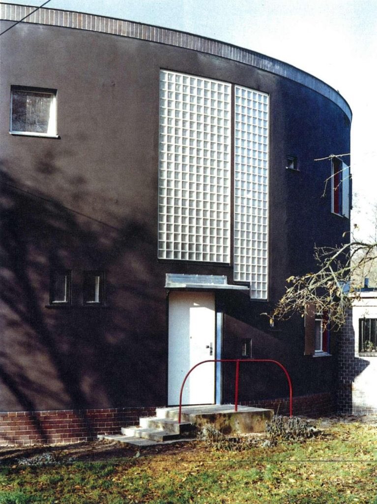 House in Dahlewitz
Berlin, Germany. 1926
Architect: Bruno Taut

hiddenarchitecture.net/house-in-dahle…

#JuevesDeArquitectura