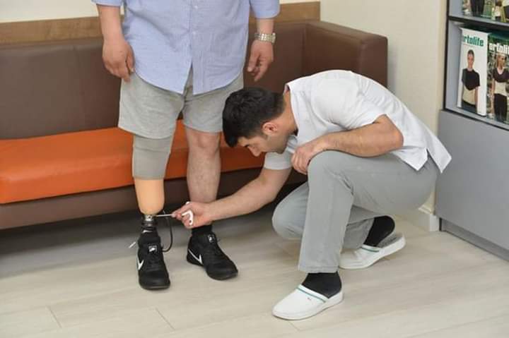 Protezlərə ehtiyacı olan qazilərin diqqətinə! 
050 335 46 64 nömrəsinə zəng vurub, əlaqə saxlaya bilərlər.
Paylaşın qaizilərmizə çatsın.