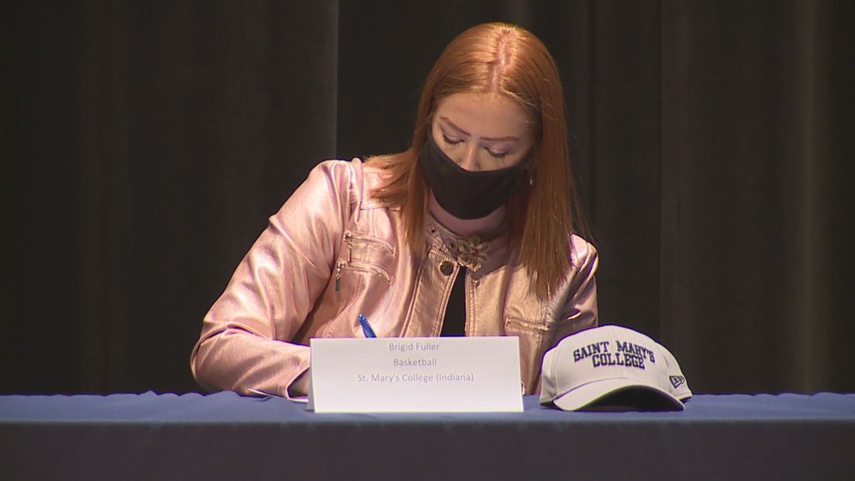 Cawley_TV's tweet photo. .@mcdgirlshoops' @BrigidFuller will tip-off her college career in Indiana when she suits up for @SMC_Basketball. @HailToTheeMcD @FOX43Sports https://t.co/MLm3CdrR1U https://t.co/Ho2Kn4zwqG