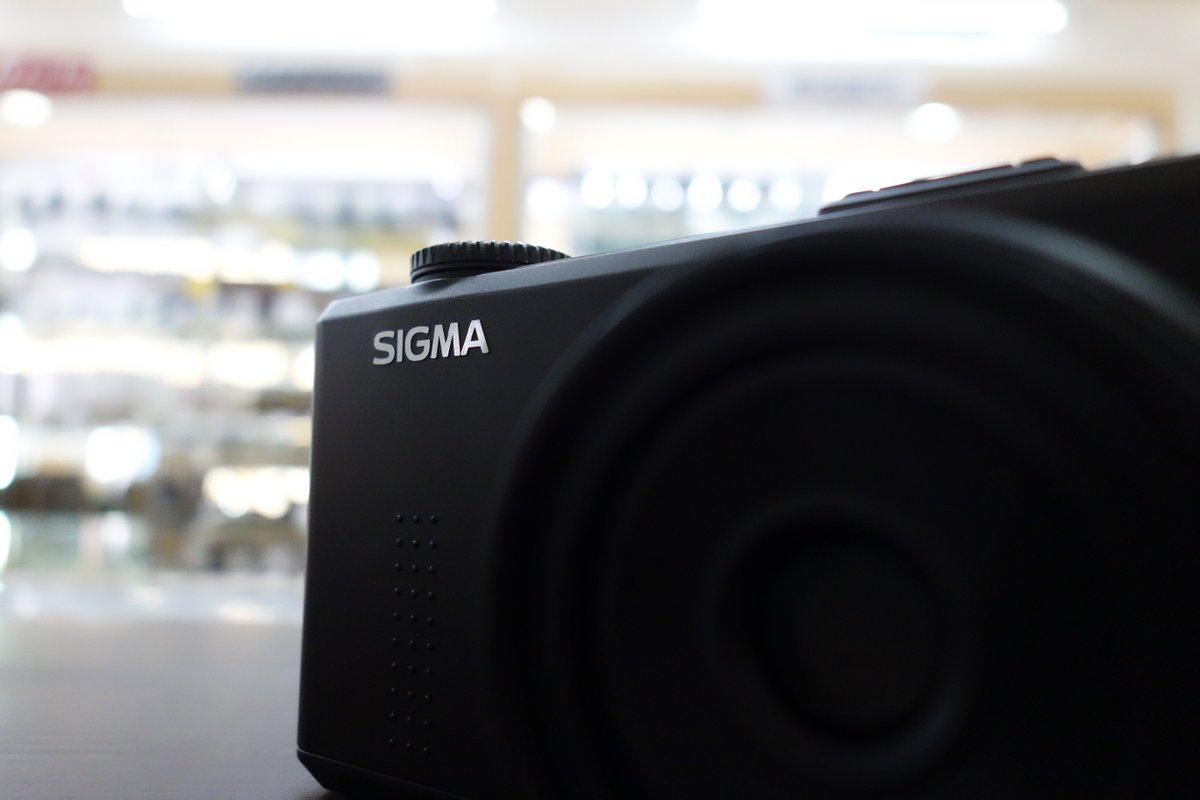 sanpoucamera's tweet image. 登場を予感し
出されたスペックで度肝を抜かれたのは
バッテリーの撮影可能枚数が97枚・・・
それならとバッテリーを2個付けるSIGMA
その面白さに惹かれたのがDP Merrill
写りは信頼のフォビオンらしい描写
未だのその個性の強い描写は唯一無二
SIGMAの面目躍如かもしれない

＃DPMerrill　
＃SIGMA