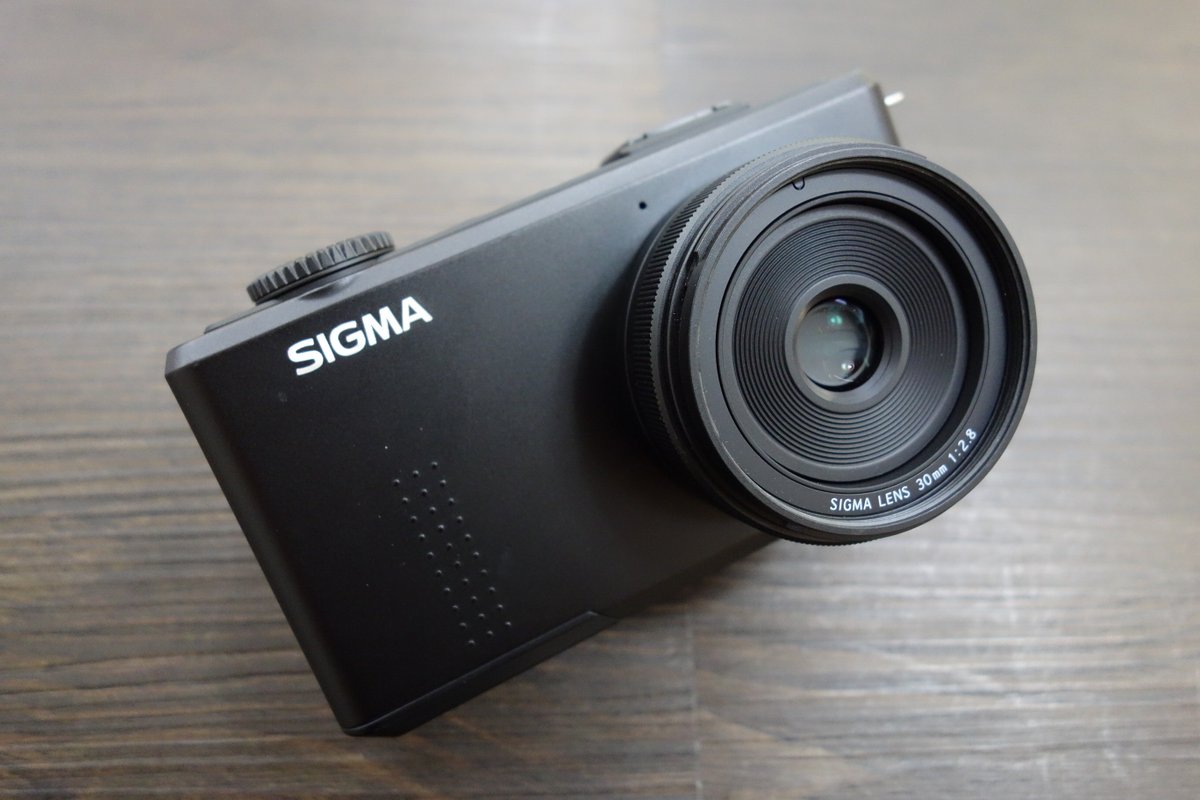 sanpoucamera's tweet image. 登場を予感し
出されたスペックで度肝を抜かれたのは
バッテリーの撮影可能枚数が97枚・・・
それならとバッテリーを2個付けるSIGMA
その面白さに惹かれたのがDP Merrill
写りは信頼のフォビオンらしい描写
未だのその個性の強い描写は唯一無二
SIGMAの面目躍如かもしれない

＃DPMerrill　
＃SIGMA