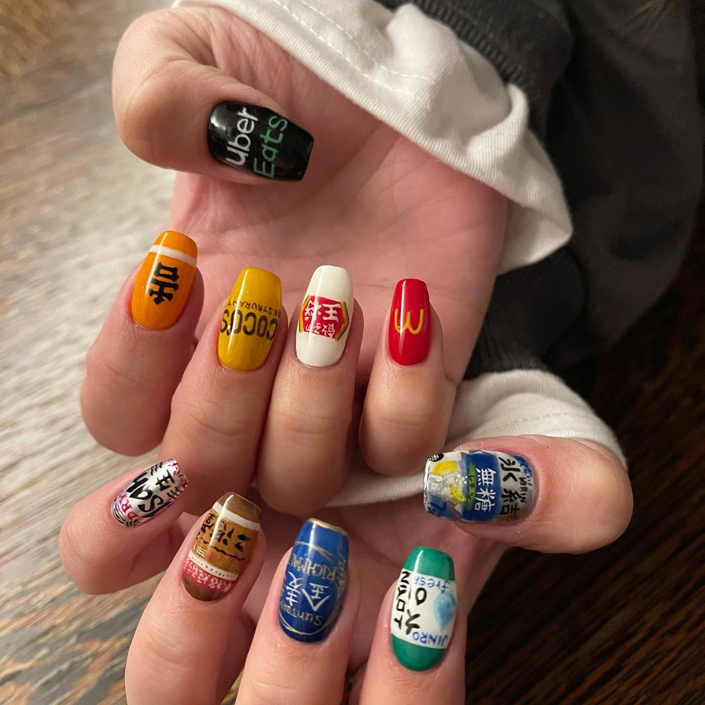 R Nail お酒ネイル 飲食店ロゴネイル ロゴネイル ウーバーイーツ 食べ物ネイル アルコールネイル 可愛過ぎる 時間かけただけ良かった T Co 1exr4lxnmh Twitter
