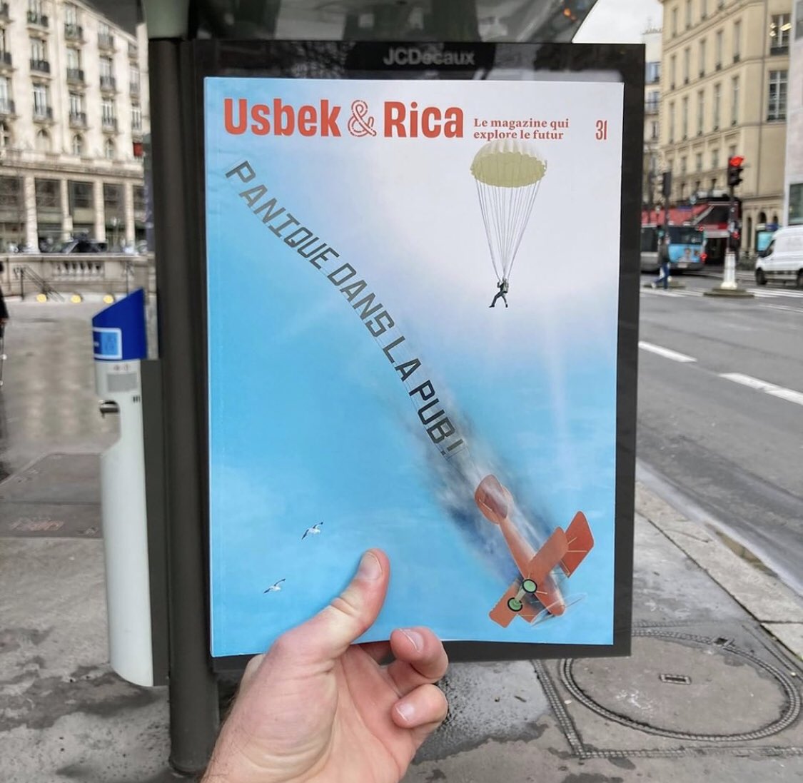 Jérôme Ruskin (@jeromeruskin) on Twitter photo Pour la sortie du nouveau numéro du magazine papier de <a href="/USBEKetRICA/">Usbek & Rica</a> sur le futur de la publicité, on s’est payé une super campagne d’affichage... ! 😅 Pour la sortie du nouveau numéro du magazine papier de <a href="/USBEKetRICA/">Usbek & Rica</a> sur le futur de la publicité, on s’est payé une super campagne d’affichage... ! 😅