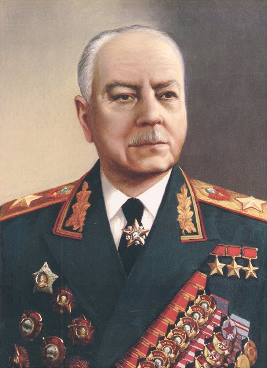 muzeypobedy's tweet photo. Дважды Герой Советского Союза, один из первых маршалов СССР - Климент Ворошилов родился 4 февраля 1881 г. В его честь была названа серия тяжёлых танков «Клим Ворошилов» - «КВ». На нашей площадке военной техники вы можете лично увидеть один из таких танков. Приходите! https://t.co/yi9KsDfgOX