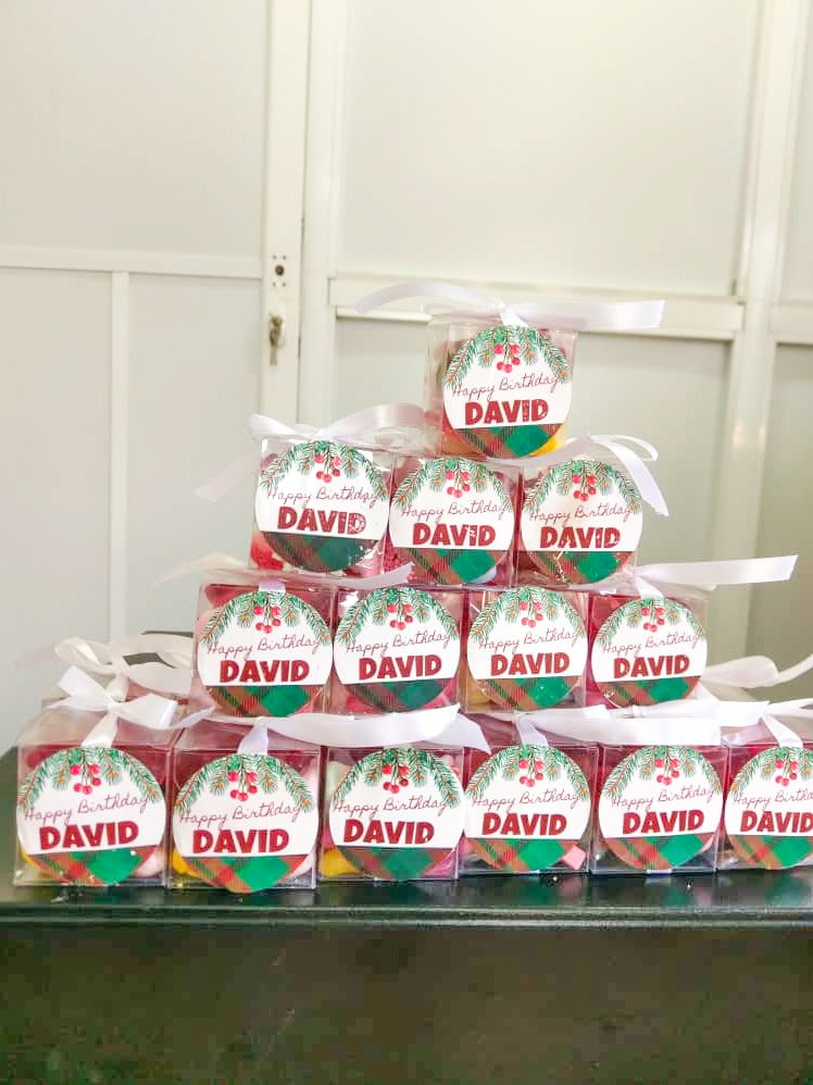 AndiesCandiesNG's tweet image. Beautiful treat boxes for a birthday party.

We have 3 candy gift box options:
- Small clear box N800
- Medium clear box N2500
- Large clear box N4,000

Customising your order is free for orders of 10 boxes or more. 

 #candyboxes #valentinegift