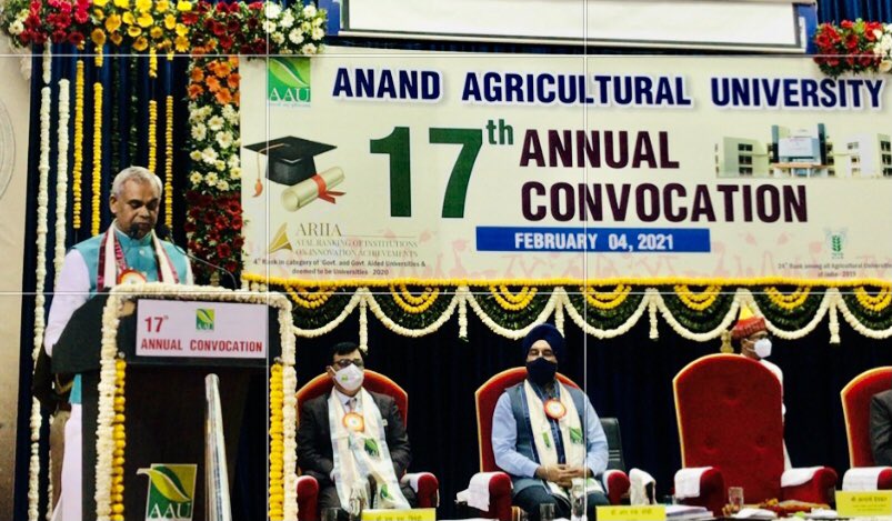 anandagriuni's tweet photo. आणंद कृषि विश्वविद्यालय, के १७वे  वार्षिक पदवीदान समारोह में आदरणीय कुलाधिपति व राज्य के राज्यपालश्री आचार्य देवव्रत जी का संबोधन @ADevvrat @CMOGuj @rcfalduofficial @Jaydrathsinhji @icarindia @GujAgriDept @Amul_Coop https://t.co/6syaI318bp
