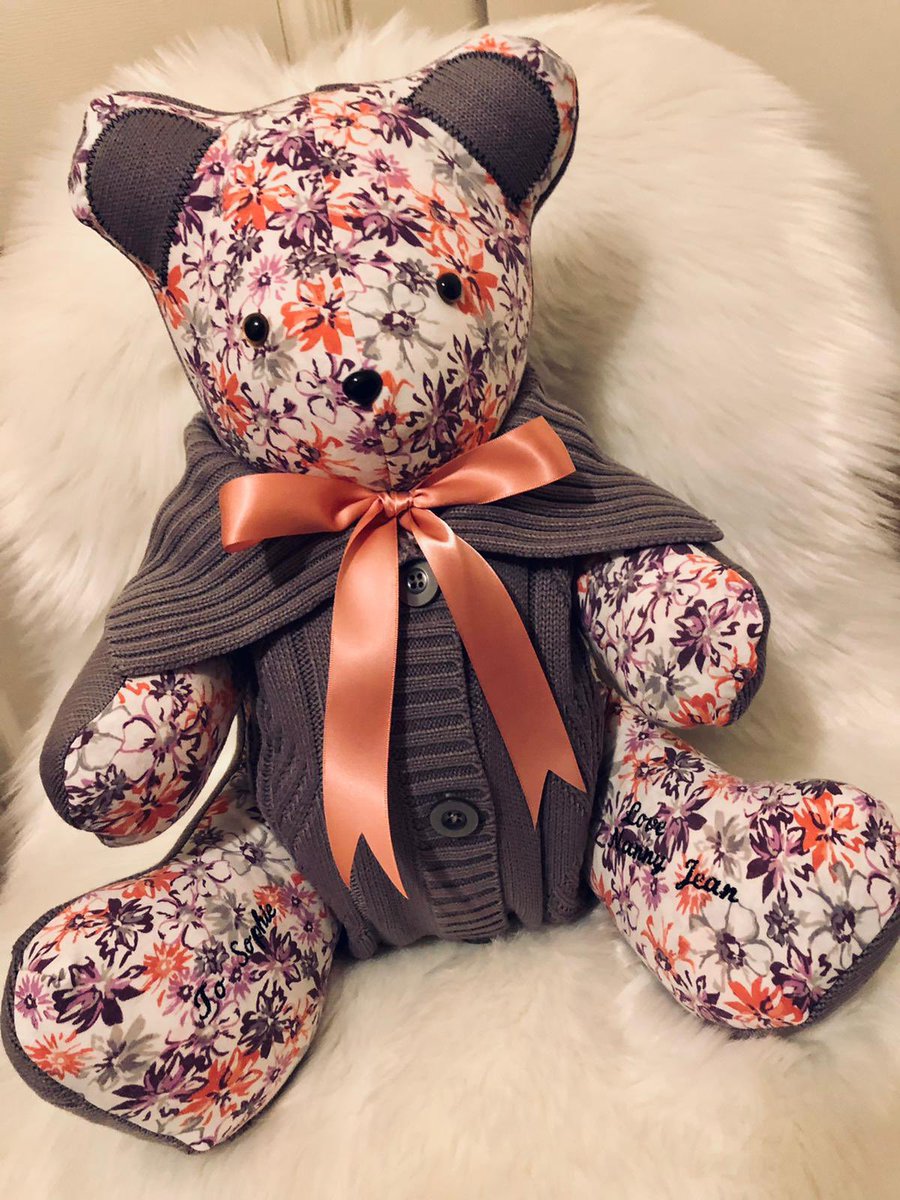 elisabeth_sews's tweet photo. Turning outgrown special clothing into memory items to keep forever ❤️#earlybiz #earlybird #handmade #elevenshour #hhlunch #love #sewing #ThursdayThoughts #womeninbiz #memorybears https://t.co/18GaAoJAM4