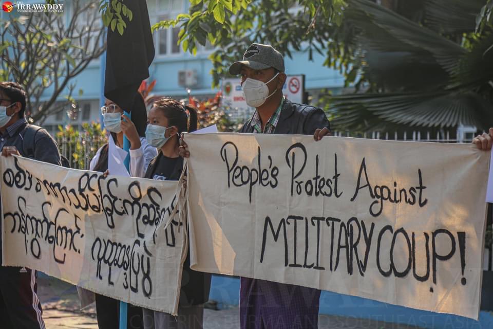 Young people are peaceful protesting against military coup in Mandalay. 
Updated Day -4 In Myanmar. cut off Facebook and Instagram. No idea what will happen next! #savemyanmar #AungSanSuuKyi #myanmarnews