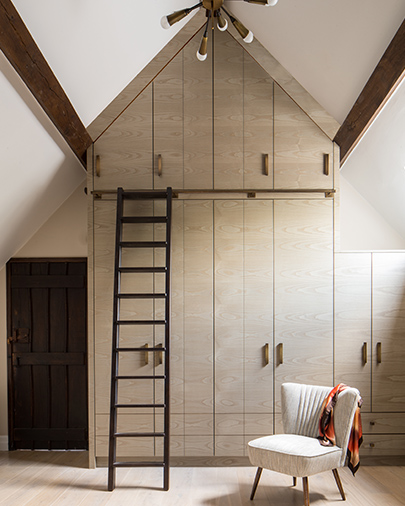 RosWilsonDesign's tweet photo. Carefully planned #storage is not just about functionality. With the right #design help, storage solutions such as #bespoke #cabinetry and elegant shelving can become a thing of beauty in your home and make a real aesthetic impact. https://t.co/b2Yjq0UMst #interiordesign #joinery https://t.co/nWvP5IaVHK