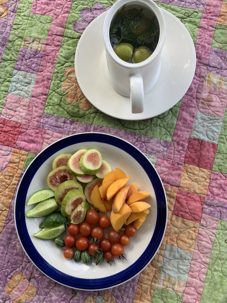 Day 1 - World Cancer Day  '21 Days to Impact Challenge'! 

Colour yourself happy!

This is my garden delights morning tea and lunch. 

 #WorldCancerDayChallenge￼  #IAmAndIWill
#eatallthecolours #planetaryhealthdiet