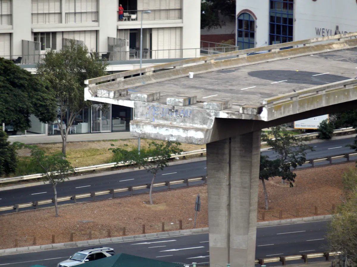 The Story Behind A Highway in Cape Town That Has Been Left Half-Finished for 40 Years #StoryBehindByNdzavi[Thread]