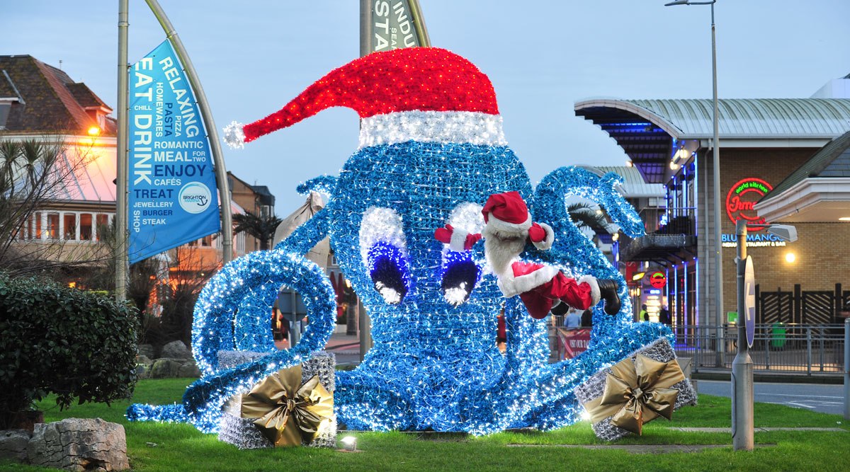 Did you know that the ocean produces over half of the world's oxygen and absorbs 50 times more carbon dioxide than our atmosphere? 

It’s vital to our survival, so why not celebrate by turning World Oceans Day on June 8th into an occasion? #mkillumination #savetheocean