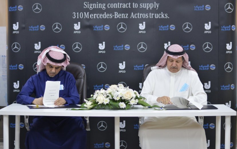 MBTrucksKSA's tweet photo. The success of Mercedes-Benz Trucks continues with signing of 310 units #Actros Tractor Heads with Alsaif Transport at their HQ
#JIPCO is delighted to continue partnership with Alsaif Transport, a Company specialized in providing best transportation service & Logistics solutions. https://t.co/9TiG7v1E93