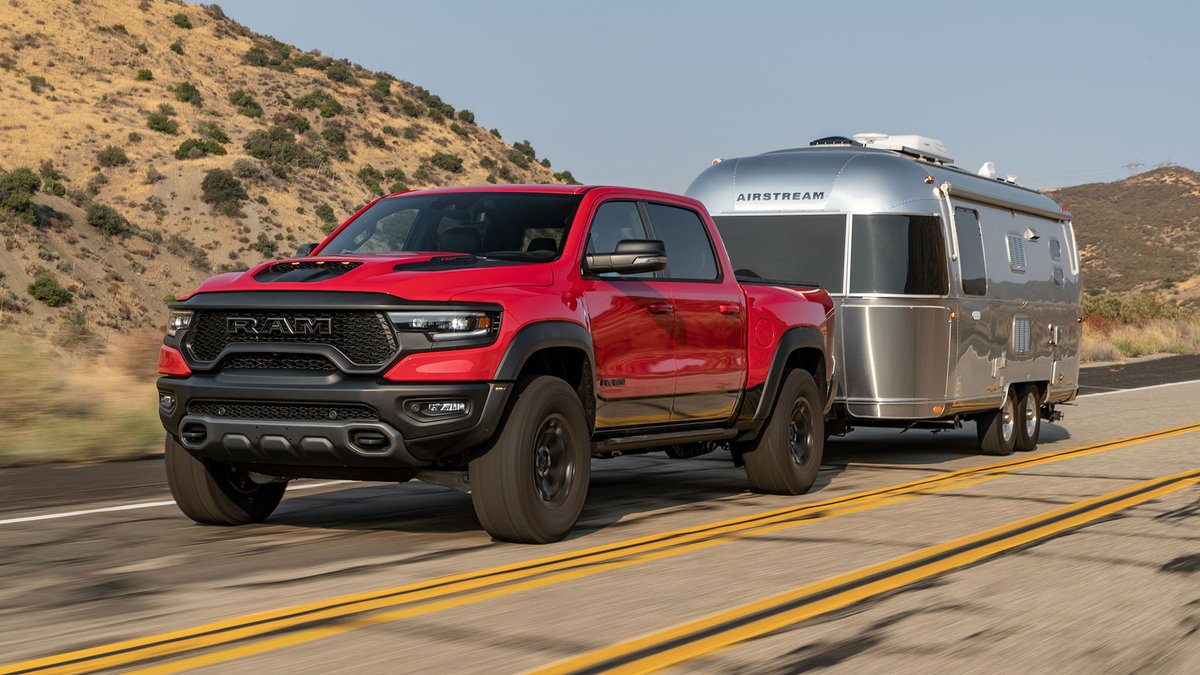grigio_london's tweet photo. Working from home takes on a whole new meaning when you can take your home with you! 😎 If you've never liked caravans, this Airstream will change your mind for $100k plus!: https://t.co/06zPFnLLua #workingfromhome #virtualoffice #airstream #trailer #HomeOffice #technology https://t.co/u0NPKmeraW