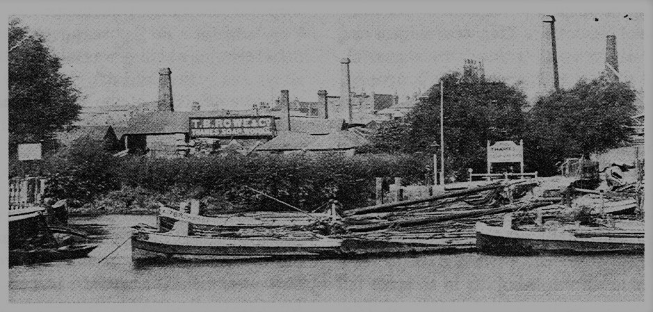 The Thames Soap Works, T B Rowe & Co., which once stood on the west side of Ferry Lane, Brentford, from 1799 to 1934. They were renowned for their Blue Mottled Soap which had to be made by the old methods. brentfordandchiswicklhs.org.uk/local-history/… #HistoryBeginsAtHome #HBAHMaking