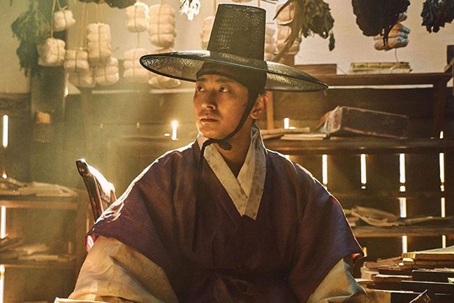 HanbokPantry's tweet photo. 동북공정 논란 때문에 올려보는 다시보는 한국 갓의 역사

Northeast Project is became hot again so
God ; the korean traditional hat

#Kpop #Kdrama #Kmovie  #Korea
#KINGDOM #BTS #NCT
#Hanbok #한복 #韓服
#Hanbok_challenge 
#Korea_hanbok_challenge https://t.co/0Xcz5X80eh