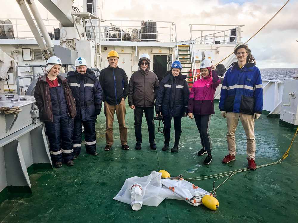 NIVAforskning's tweet image. BEHIND THE PAPER: Plastic pollution in the Eurasian Arctic – where does it come from and how does it get there? Popular version of a recent @NatureComms paper at @SpringerNature Sustainability Community. …inabilitycommunity.springernature.com/posts/plastic-…