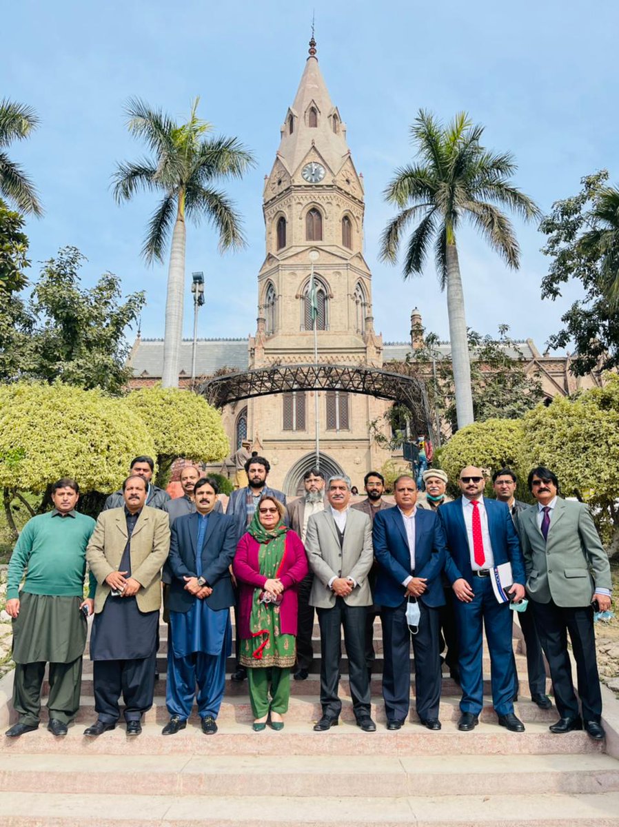 GroupOru's tweet photo. Today candidates of Ravian United Club along with core committee members have submitted their nomination papers. 
Kindly vote and support Ravian United Club and give us an opportunity to serve GCU for its betterment. A union for betterment.
@RanaAsadullahKh @CPEC15 https://t.co/qeHiT0Acbz