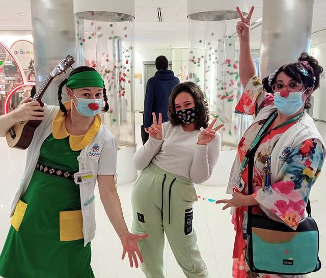 Hospital Sant Joan de Déu Barcelona ES (@sjdbarcelona_es) on Twitter photo El programa #HospitalAmic, financiado gracias a las donaciones, tiene un como objetivo hacer lo más positiva posible la experiencia de los niños del Hospital.
Cuenta con diferentes entidades que lo dinamizan:
🦮 <a href="/GRUPO_CTAC/">CTAC</a>
🤡 <a href="/Pallapupas/">Pallapupas</a>
🥁 <a href="/resso_mt/">Associació Ressò de Musicoteràpia</a>
🎨 <a href="/ArtePaliativo/">artepaliativo</a> El programa #HospitalAmic, financiado gracias a las donaciones, tiene un como objetivo hacer lo más positiva posible la experiencia de los niños del Hospital.
Cuenta con diferentes entidades que lo dinamizan:
🦮 <a href="/GRUPO_CTAC/">CTAC</a>
🤡 <a href="/Pallapupas/">Pallapupas</a>
🥁 <a href="/resso_mt/">Associació Ressò de Musicoteràpia</a>
🎨 <a href="/ArtePaliativo/">artepaliativo</a>