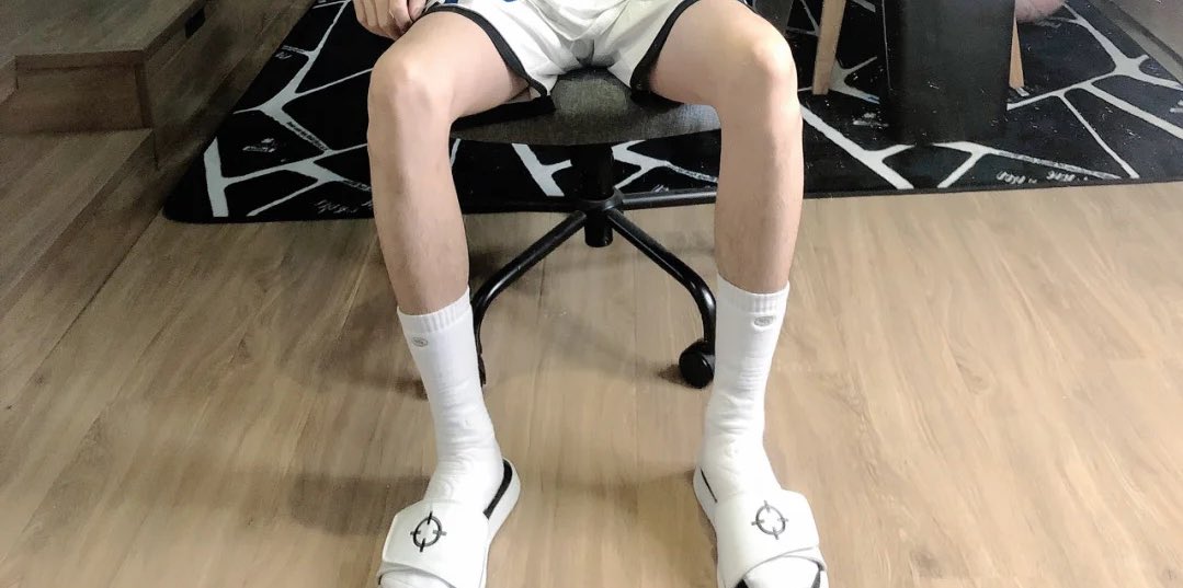 Cc72787474's tweet photo. 为啥没人私信😃
#ATM奴 #贱狗 #贡奴 #脚奴 #榨金 #吸金 #金钱压榨 #上贡 #傻逼提款机 #人形提款机 #报销奴 #贱狗 #贡奴 https://t.co/B62iIjpqeP