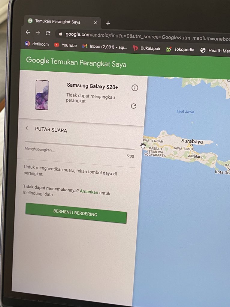 Papaku nggak panik, jam 10an langsung pinjem hp orang buat nelpon mama. Mamaku langsung nyusul, kebetulan di sana ada polisi tapi polisi bilang “lapor ke informasi aja” dan ga ada hasil apa-apa. Di tracking app (life360 & google) kondisinya offline, di whatsapp juga centang satu.