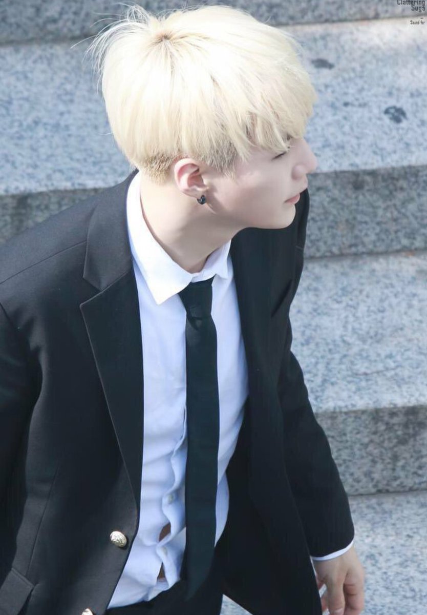 Yujin On Twitter スーツ姿のユンギさん並べたら自分に死亡フラグ立ちました Yoongi ユンギ スーツフェチ Https T Co Yksxnug8os Twitter