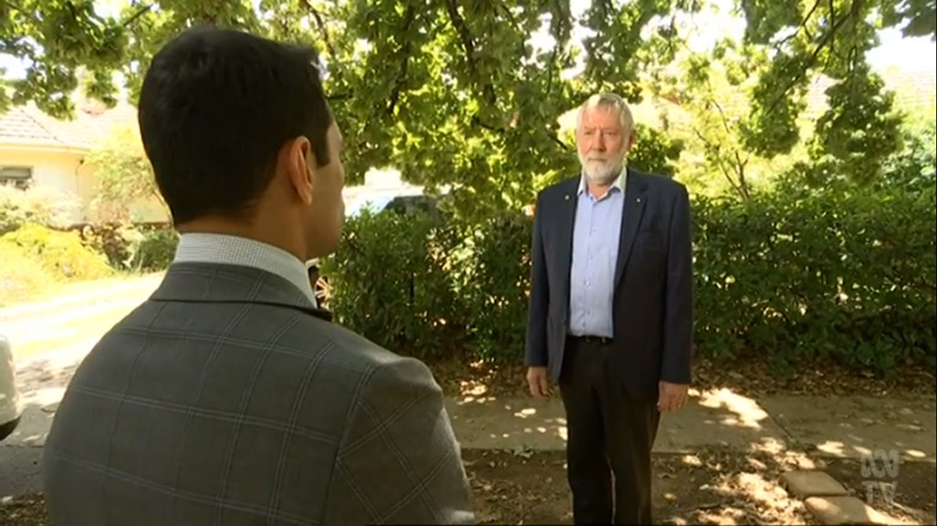  @isaacnowroozi is inexplicably shy of doing a piece to camera as part of his reports, so my impulse to grab a screenshot of his outfit from behind was correct. Love the jacket, Isaac, but show your face next time, please.  #GenderBalancingClothingCommentary  #ABCcanberra