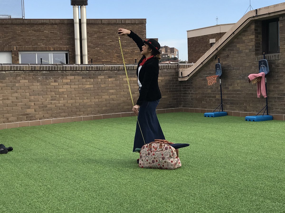 LauraJayne0304's tweet photo. The wind changed today in @LaMirandaSchool! In #p5 we received a surprise visit from the one and only #MaryPoppins! It was so exciting and we had a lot of fun! Thanks for visiting us Mary! #surprisevisit #significantlearning #bringingtheprojecttolife https://t.co/wuIVb6cbyD