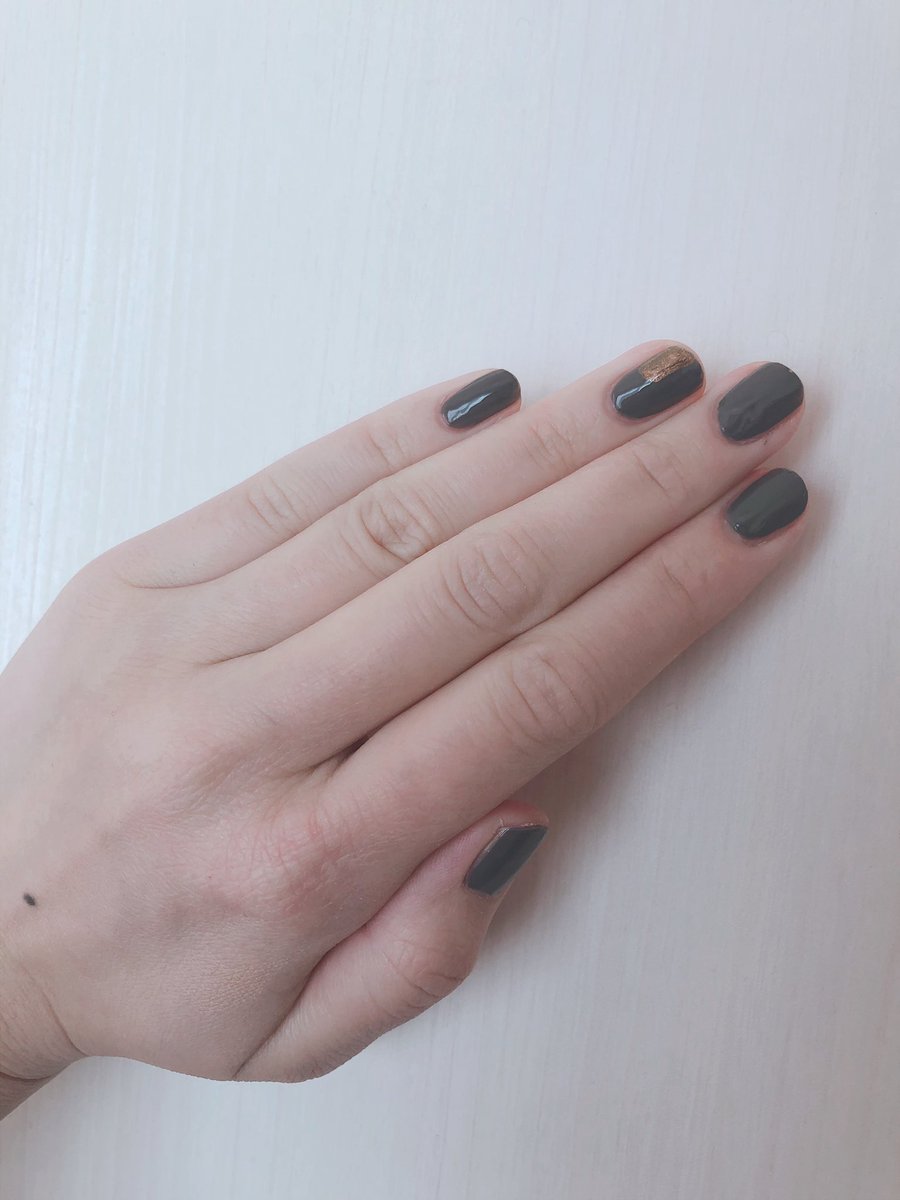 しきこ ラメはラメの輝きでムラやスジがごまかされますからね 雑セルフネイリストはいつも助けられています 余談ですが フェリシモのネイルシール 新作が出たのでurl貼りますね 見て楽しむだけでも是非 T Co E6a0njqfrt