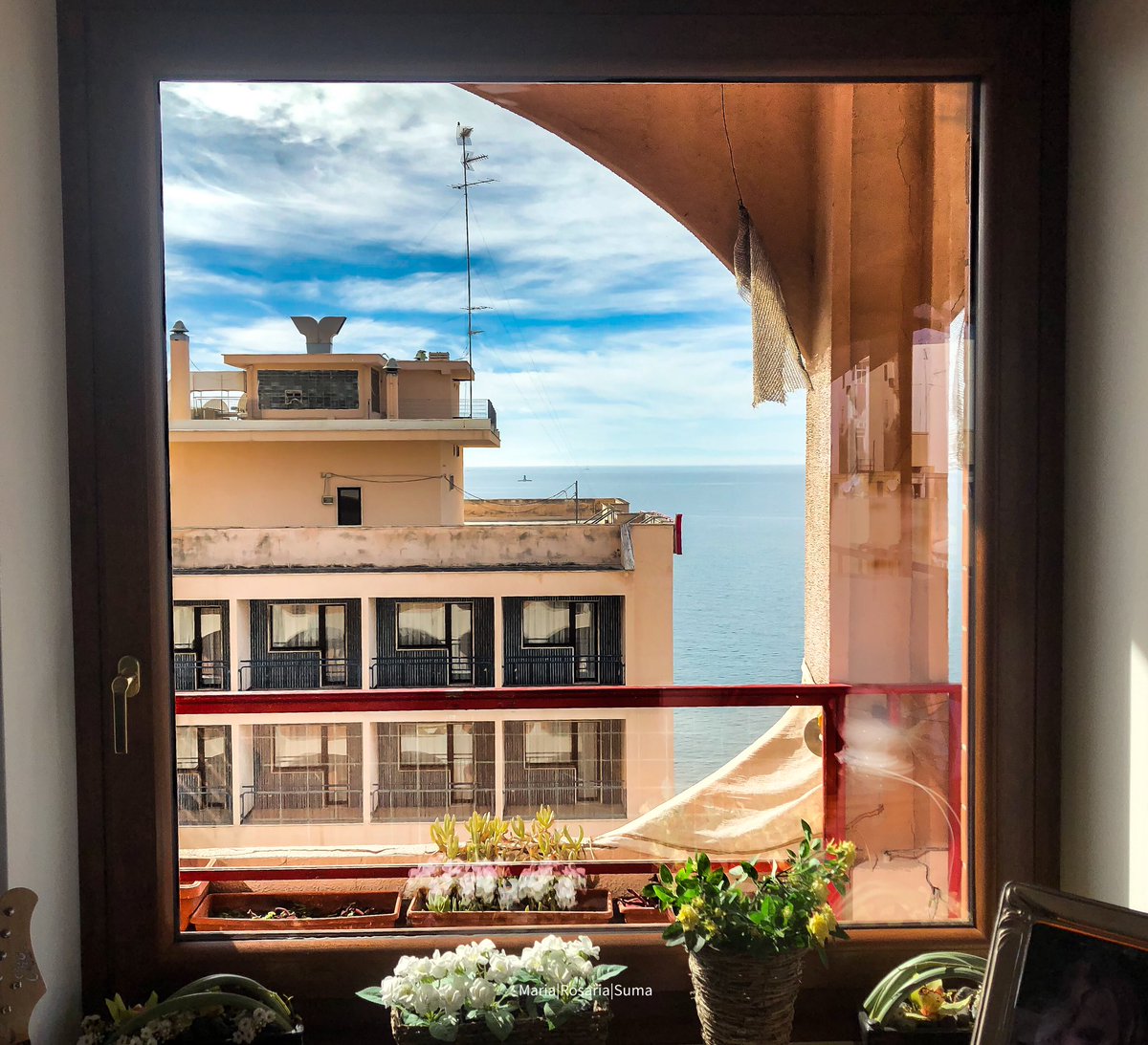 #finestre #taranto #mare #jonio #rosso #panorama #weareinpuglia #puglia #colore #iodio #volgotaranto #taranto #lungomareditaranto