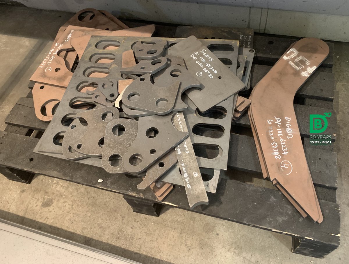 How's this lot grab you?

Another pallet of steel profiles for a mini excavator Rotary Selector Grab about to go into the fabrication shop. Note the Hardox® 450 content!

digbits.co.uk/rotating-grabs…

#selectorgrab #ukmfg #gbmfg #hardox