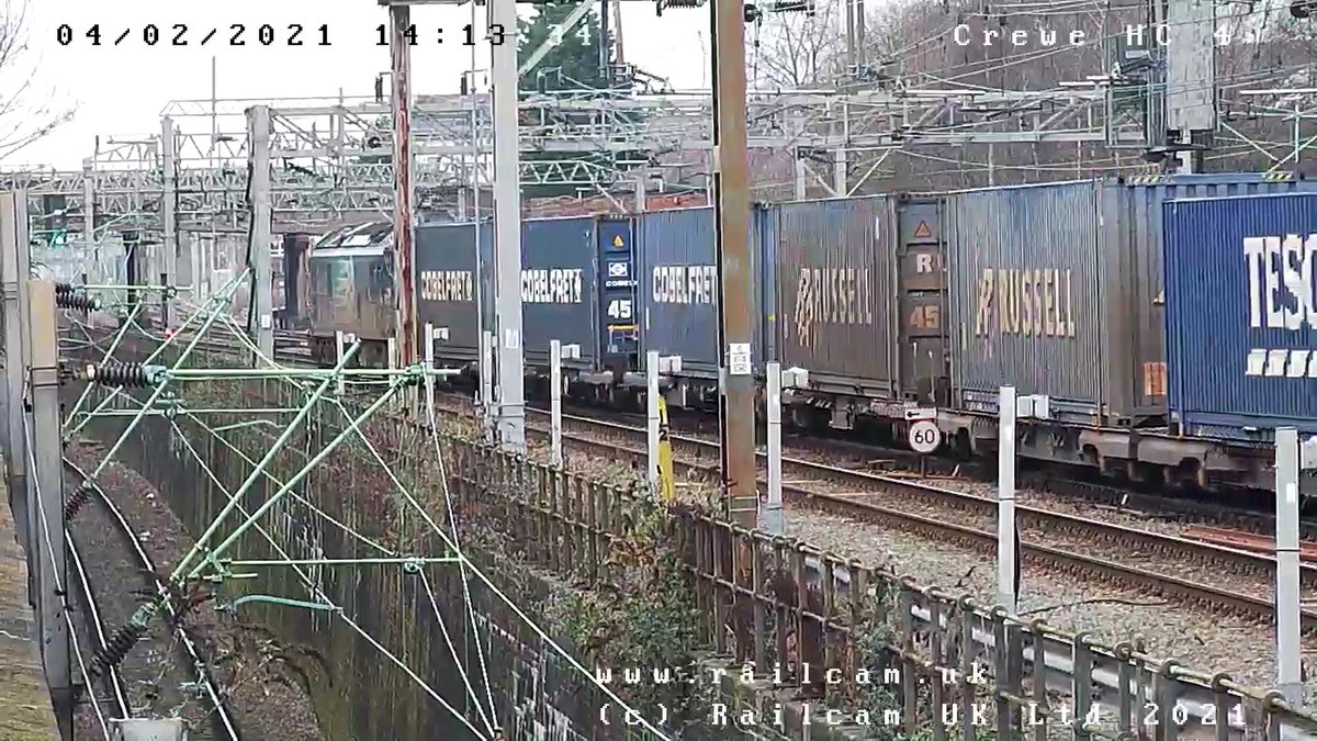 Bounce, bounce and bounce!

Coming from platform 5 today, we have 88010 working the 4S44 from Daventry to Mossend! 

@railcamlive @DRSgovuk @Tesco #Class88 #Aurora @CreweHC @crewecabking