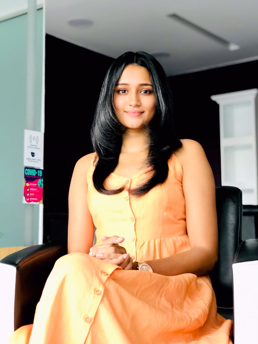 PoojaniB's tweet photo. Love looks not with the eyes, but with the mind✨🧡 https://t.co/60YZgfE7jp