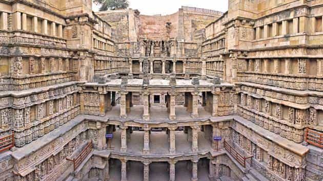 ajoobaindia's tweet photo. #RaniKiVav iz a stepwell situated in #Patan,Gujarat,
The stepwell was built in 1063 by #RaniUdayamati of the #Chaulukya Dynasty, commemorate her husband, #Bhimdev1..
#UNESCO WorldHeritage https://t.co/VDVNxrpBZq