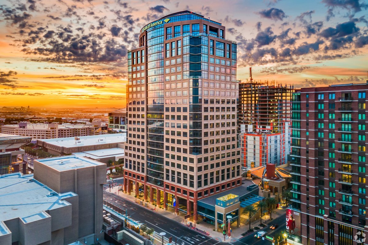 The colors during this spectacular #Arizona sunrise perfectly complemented the @BankofAmerica Tower. 🌇 Think you’ve got what it takes to join our team? Apply for our open Field Researcher and #ArchitecturalPhotographer positions today. We’re #Hiring: bit.ly/3tk2AUC