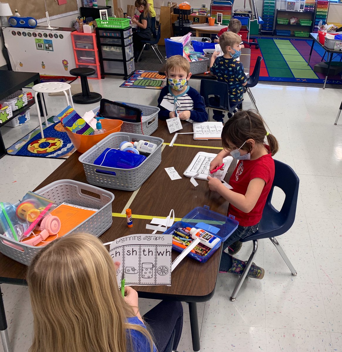 dvoce67's tweet photo. Visiting kindergarten classes first thing in the morning is a positive way to start the day.  Sight words and sounds at Mora elementary school. https://t.co/Q5J20vvV2o
