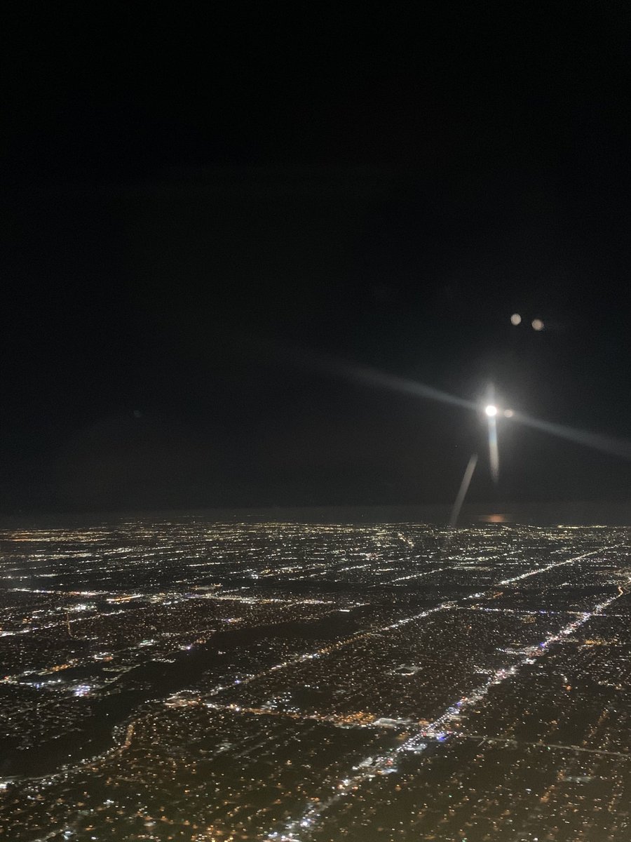 FemboySqueeze's tweet photo. Here’s the view of Detroit in the night. https://t.co/8vJMcuXg10