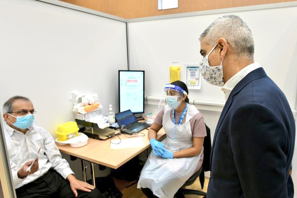 SadiqKhan's tweet image. Today, I’ve had the privilege of visiting Kingsbury Temple - the first Hindu temple in Europe to be a vaccination centre. 

To @NHSEnglandLDN staff and volunteers, the local Hindu community and everyone involved this life-saving effort: thank you.