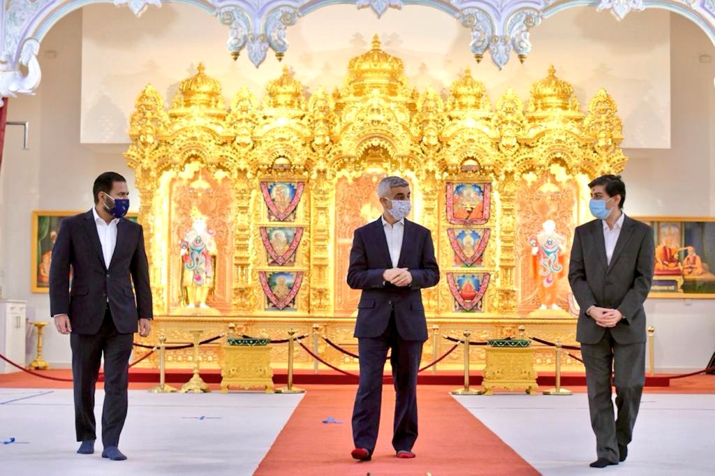 SadiqKhan's tweet image. Today, I’ve had the privilege of visiting Kingsbury Temple - the first Hindu temple in Europe to be a vaccination centre. 

To @NHSEnglandLDN staff and volunteers, the local Hindu community and everyone involved this life-saving effort: thank you.