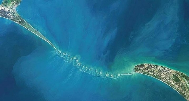 THE IMPORTANCE OF RAM SETU / RAMESHWAR KSHETRA AND ITS CONSTRUCTIONEveryone knows about the Jyotirling of Rameshwaram but nearby Sethu tirth is considered to be equally important. Once, all the important Rishi Muni's organised a Yagya in Naimishyaranya.