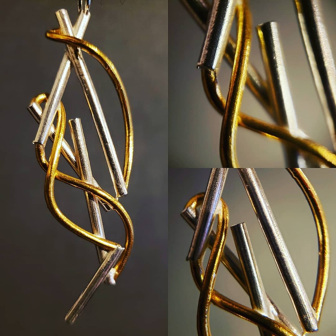 ANTITHE76267342's tweet photo. 幾何学と有機体を合わせた、全く新しいデザインのアクセサリーブランド「ANTITHESIS」

ペンダントトップ「Absolute Tensegrity」曲線に施されたゴールドのさしメッキが美しいです。

問い合わせ多数頂いております。
オープニング価格で大幅割引実施中です。

詳しくはHPへ
https://t.co/Z4ddyW3Nkt https://t.co/KFbA23xUsN