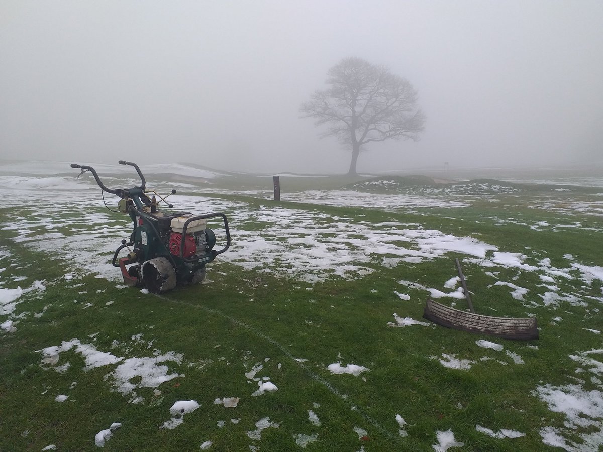 CM_HGC's tweet image. Lengthening the 10th red tee @HuddersfieldGC. Snow, what snow!? #crackon