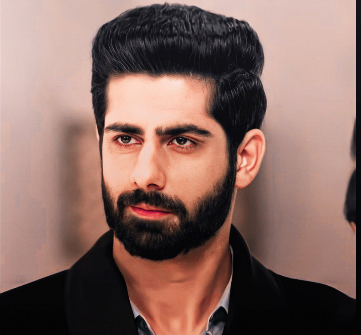 Why I am so confident about the Mastermind  #Vansh theory? Bcz there are quite a lot hints they gave which made me believe in this.. So I am listing them all down..  Pic credit to their owners.. I took from tag..  #IshqMeinMarjawan2  #RiAnsh  #RrahulSudhir