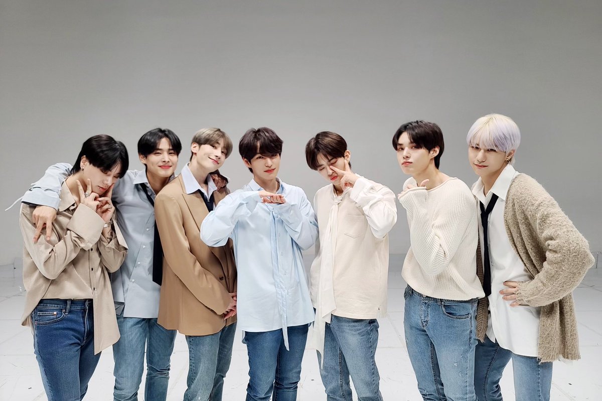 VICTON1109's tweet photo. [#빅톤] 210204 #엠카운트다운 #VICTON

앨리스의 영원한 청춘을 응원하는
빅토니들의
💫엠카 스페셜 무대 #Circle⚪💫

예측할 수 없는 미래지만
앨리스와 함께라면💙💛
어디든 힘껏 달려갈 용기가 생기는
빅톤입니다🏃🏻‍♀️🏃🏻‍♂️

앞으로 더 멋진 모습 보여드릴
빅토니들이니,앨리스 조금만
기다려주세요🥺👍 https://t.co/I2wD8DItTr